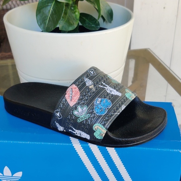 adidas Originals Other - ADIDAS ADILETTE J SLIDES size 6